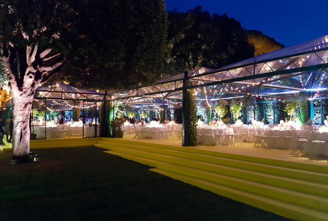 Allestimento outdoor in tende crystal per matrimonio di lusso a Villa Aurelia